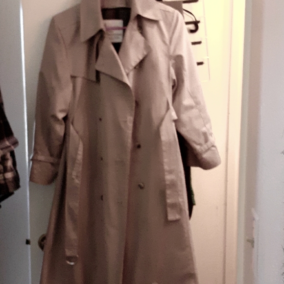 London Fog raincoat - Picture 1 of 4